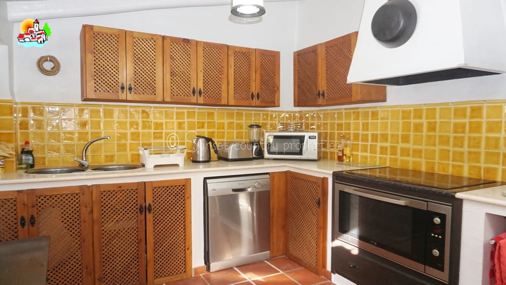 6 quarto Quinta/Casa Rural para venda em Iznajar com piscina - 465 000 € (Ref: 6935154)