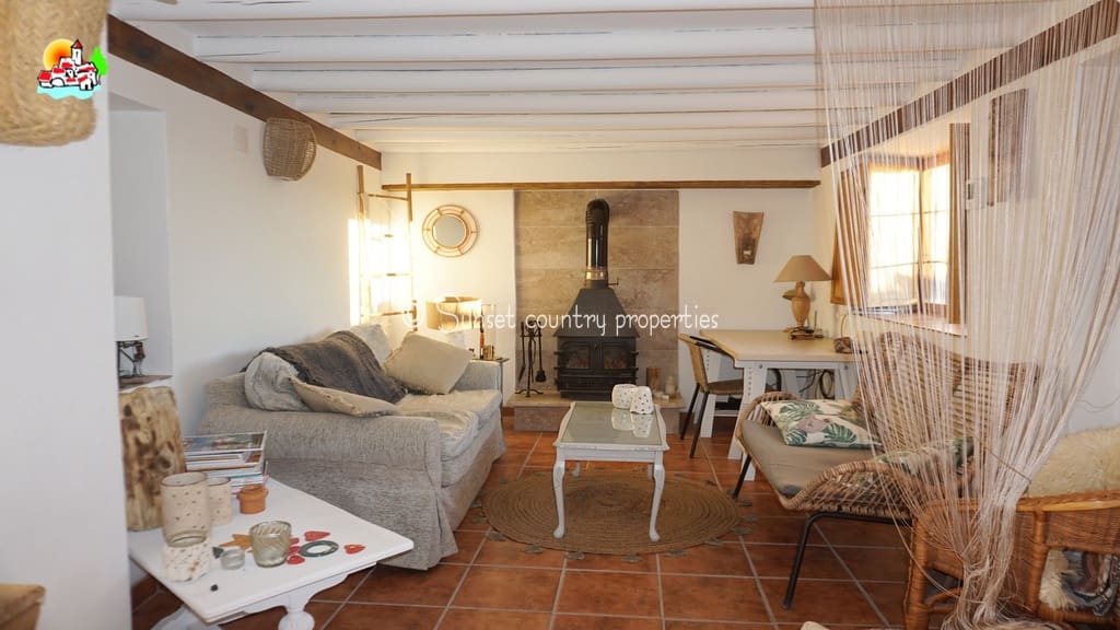 4 soveværelse Finca/Landehus til salg i Iznajar - € 189.000 (Ref: 8008042)