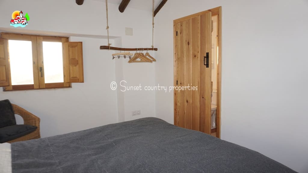 4 soveværelse Finca/Landehus til salg i Iznajar - € 189.000 (Ref: 8008042)