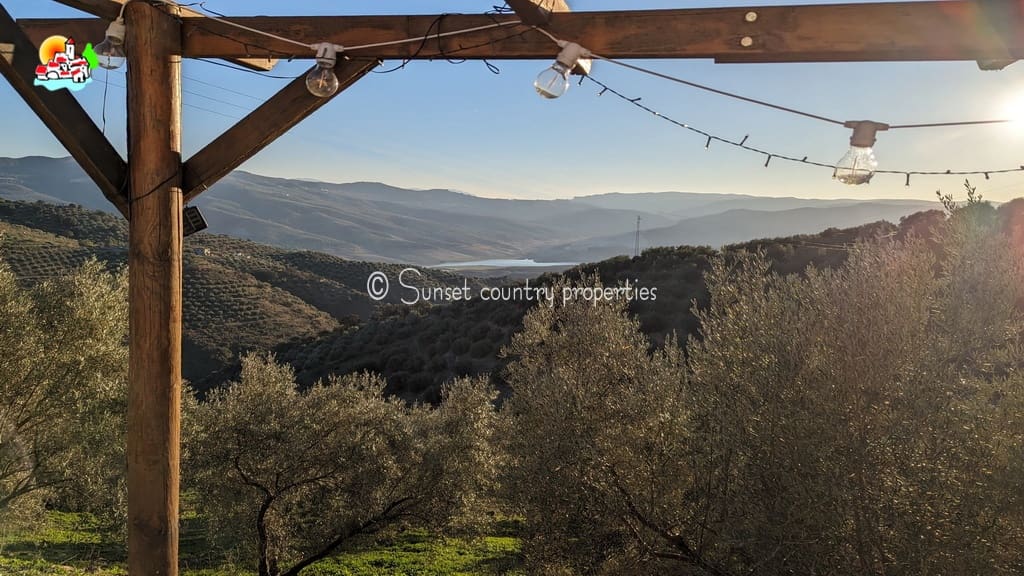 4 soveværelse Finca/Landehus til salg i Iznajar - € 189.000 (Ref: 8008042)