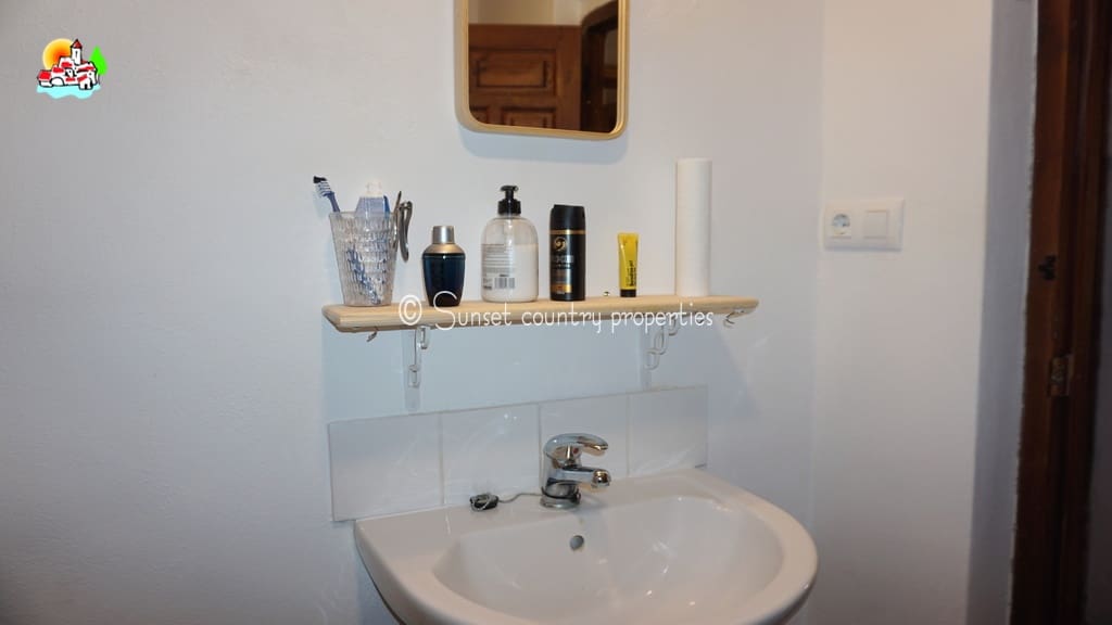 4 soveværelse Finca/Landehus til salg i Iznajar - € 189.000 (Ref: 8008042)