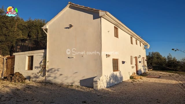 4 soveværelse Finca/Landehus til salg i Iznájar - € 189.000 (Ref: 8008042)