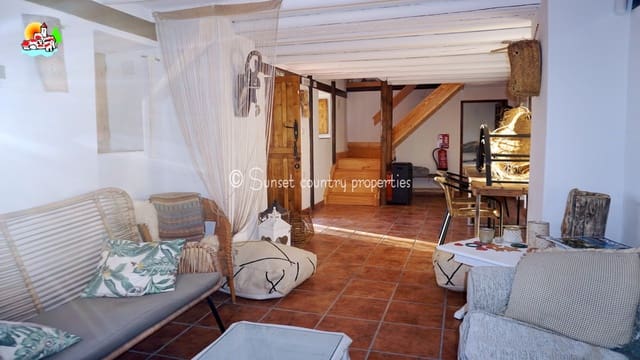 4 soveværelse Finca/Landehus til salg i Iznájar - € 189.000 (Ref: 8008042)