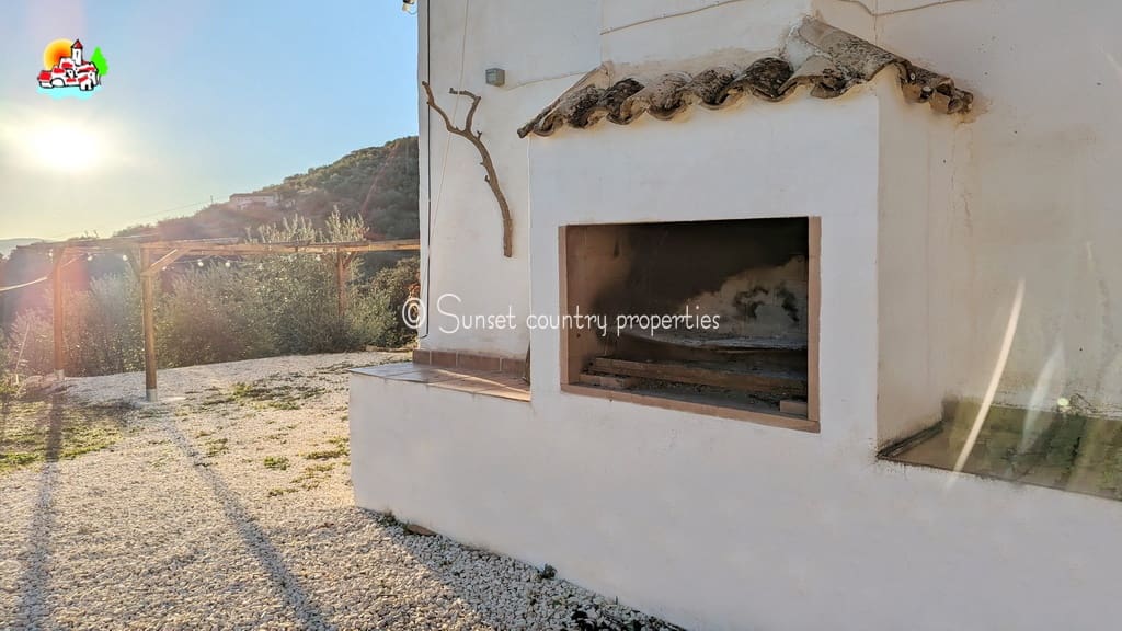 4 soveværelse Finca/Landehus til salg i Iznajar - € 189.000 (Ref: 8008042)