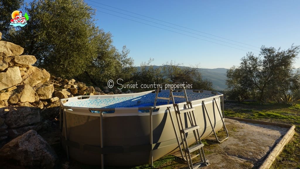 4 soveværelse Finca/Landehus til salg i Iznajar - € 189.000 (Ref: 8008042)