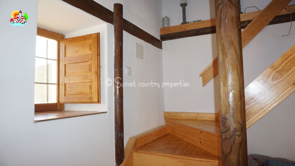 4 soveværelse Finca/Landehus til salg i Iznajar - € 189.000 (Ref: 8008042)