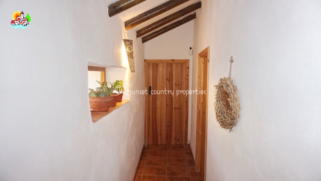 4 soveværelse Finca/Landehus til salg i Iznajar - € 189.000 (Ref: 8008042)