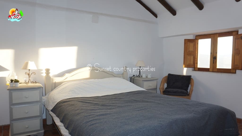 4 soveværelse Finca/Landehus til salg i Iznajar - € 189.000 (Ref: 8008042)