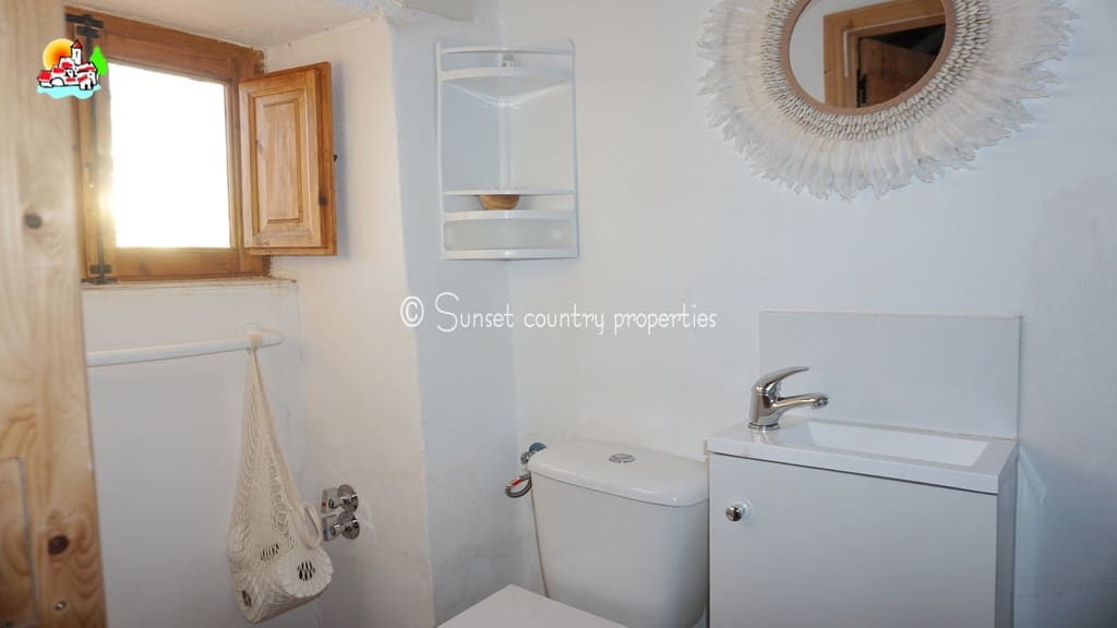 4 soveværelse Finca/Landehus til salg i Iznajar - € 189.000 (Ref: 8008042)