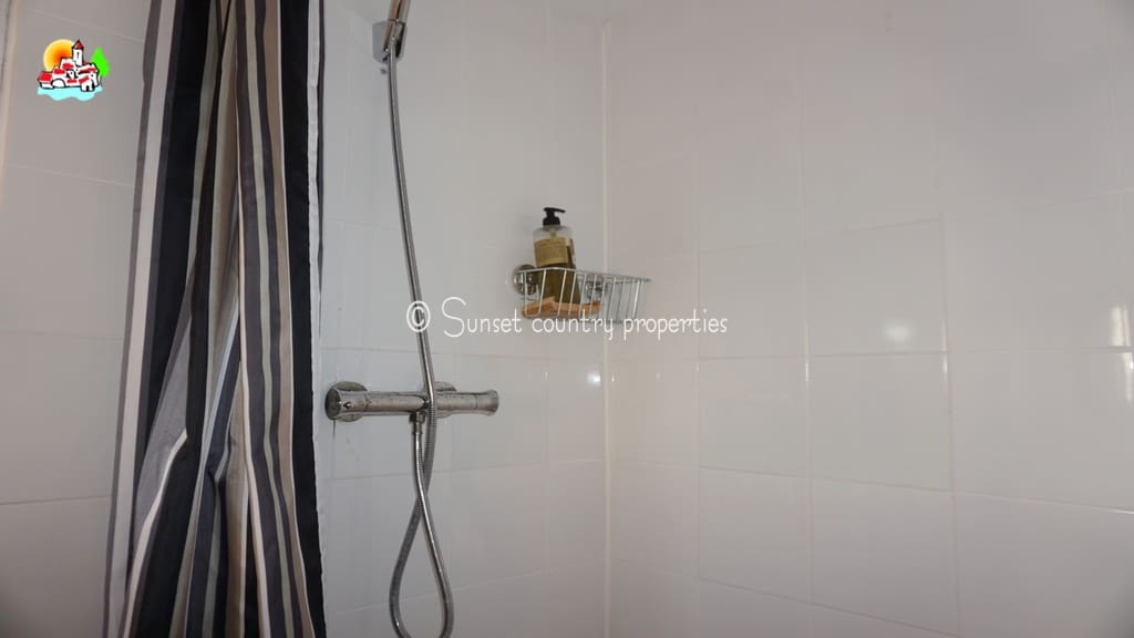 4 soveværelse Finca/Landehus til salg i Iznajar - € 189.000 (Ref: 8008042)