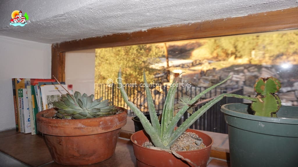 4 soveværelse Finca/Landehus til salg i Iznajar - € 189.000 (Ref: 8008042)