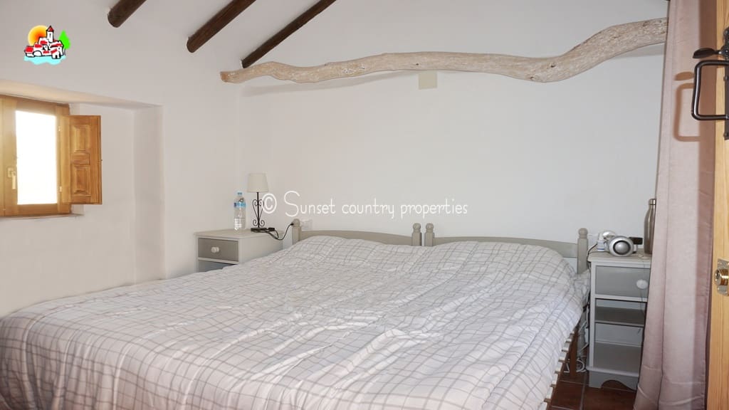 4 soveværelse Finca/Landehus til salg i Iznajar - € 189.000 (Ref: 8008042)