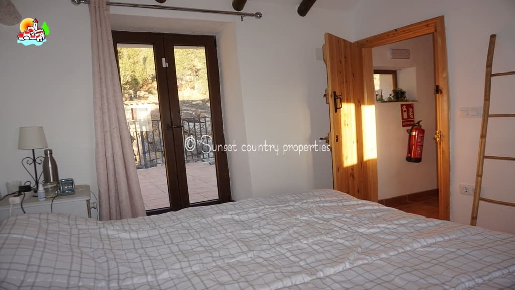 4 soveværelse Finca/Landehus til salg i Iznajar - € 189.000 (Ref: 8008042)