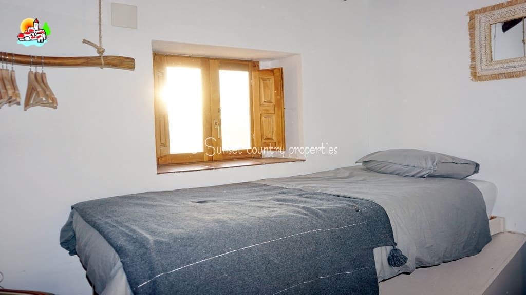 4 soveværelse Finca/Landehus til salg i Iznajar - € 189.000 (Ref: 8008042)