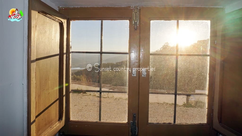 4 soveværelse Finca/Landehus til salg i Iznajar - € 189.000 (Ref: 8008042)