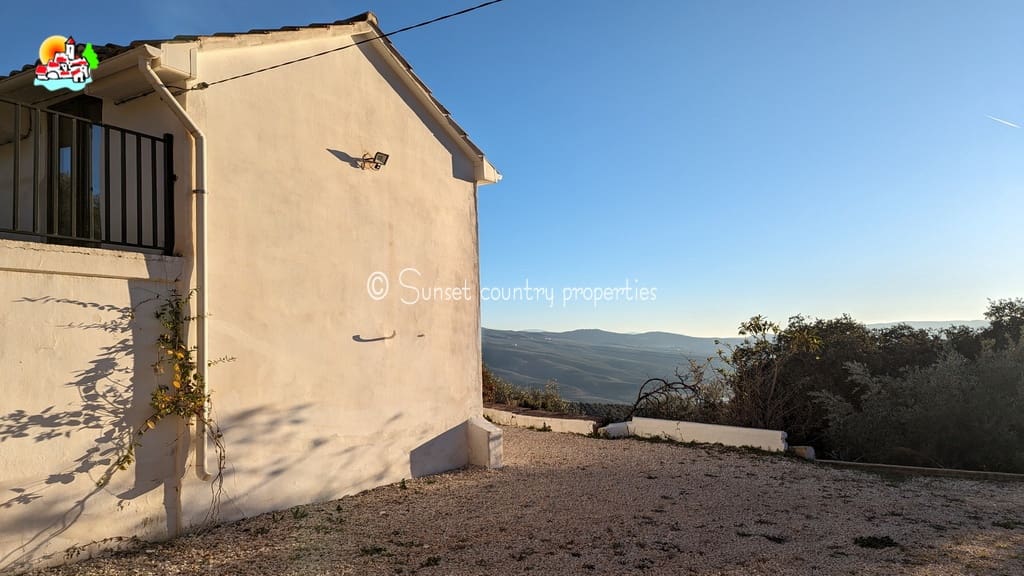 4 soveværelse Finca/Landehus til salg i Iznajar - € 189.000 (Ref: 8008042)