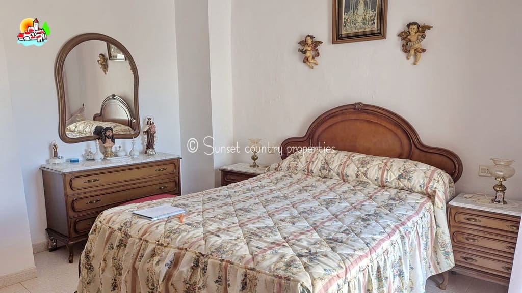 4 soveværelse Byhus til salg i Iznajar - € 129.000 (Ref: 8513796)