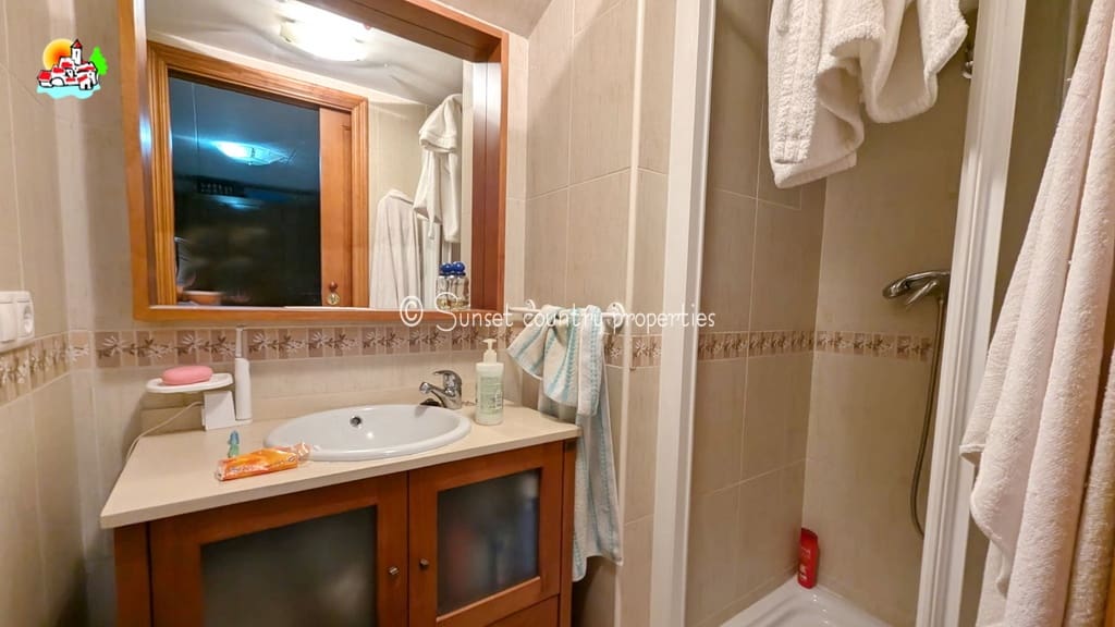 4 soveværelse Byhus til salg i Iznajar - € 129.000 (Ref: 8513796)