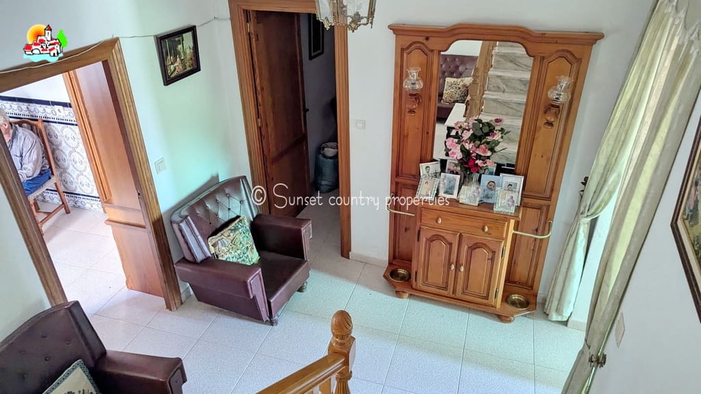 4 soveværelse Byhus til salg i Iznajar - € 129.000 (Ref: 8513796)