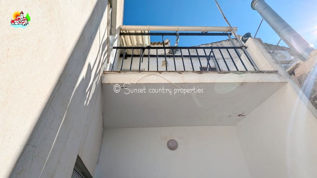 4 soveværelse Byhus til salg i Iznajar - € 129.000 (Ref: 8513796)