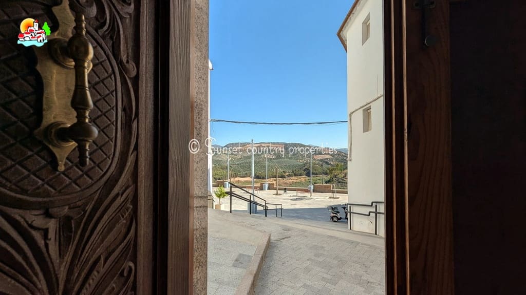 4 soveværelse Byhus til salg i Iznajar - € 129.000 (Ref: 8513796)