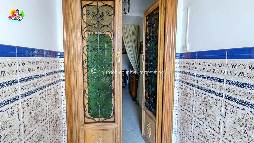 4 soveværelse Byhus til salg i Iznajar - € 129.000 (Ref: 8513796)