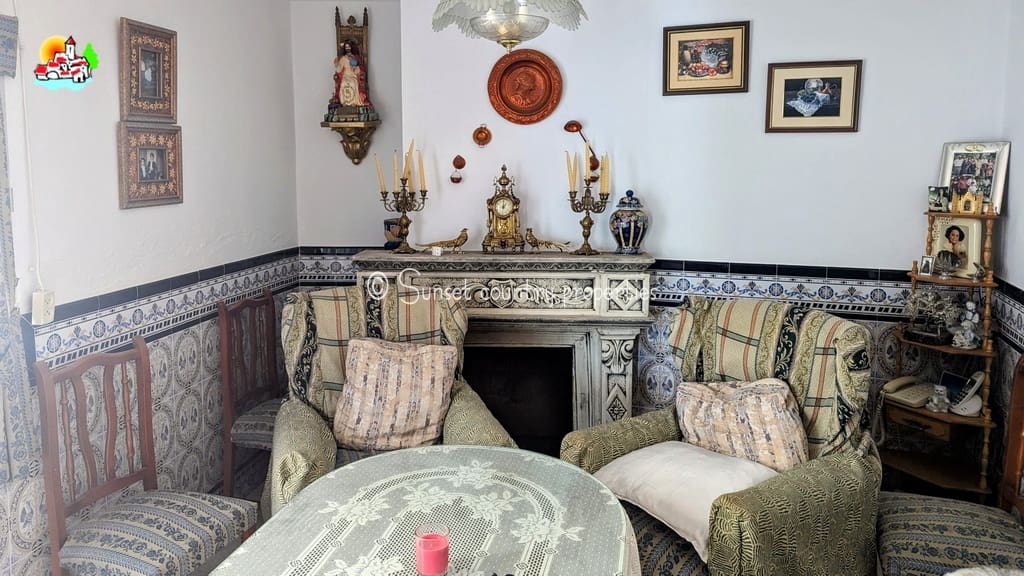 4 soveværelse Byhus til salg i Iznajar - € 129.000 (Ref: 8513796)