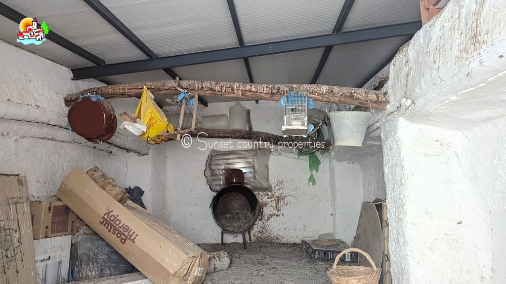 4 soveværelse Byhus til salg i Iznajar - € 129.000 (Ref: 8513796)