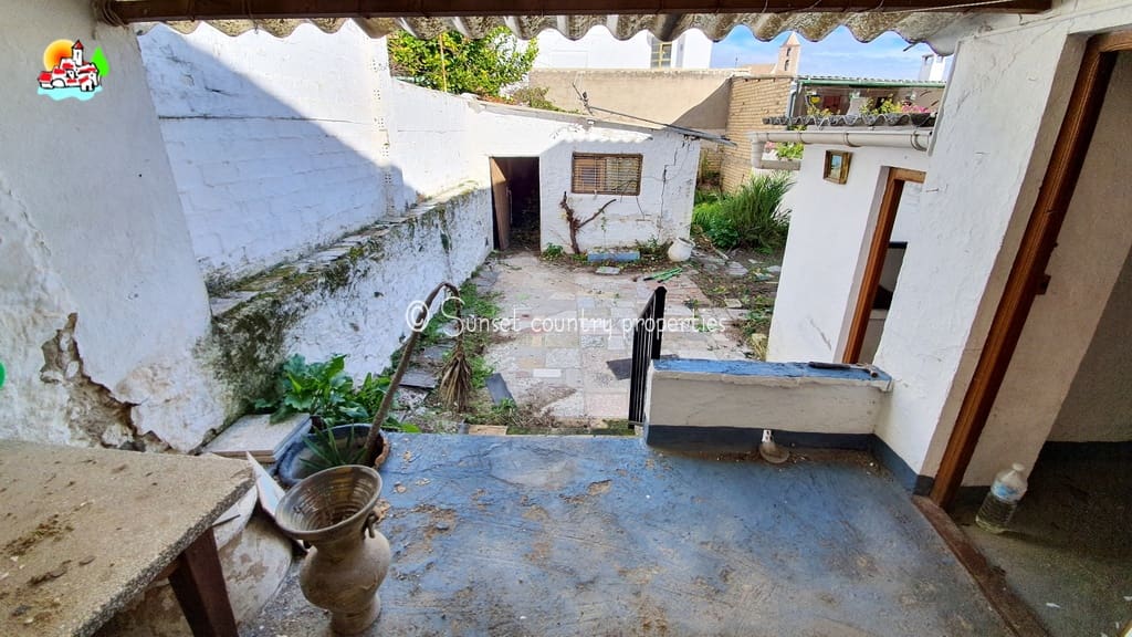 Ruin til salg i Iznajar - € 39.900 (Ref: 8513803)