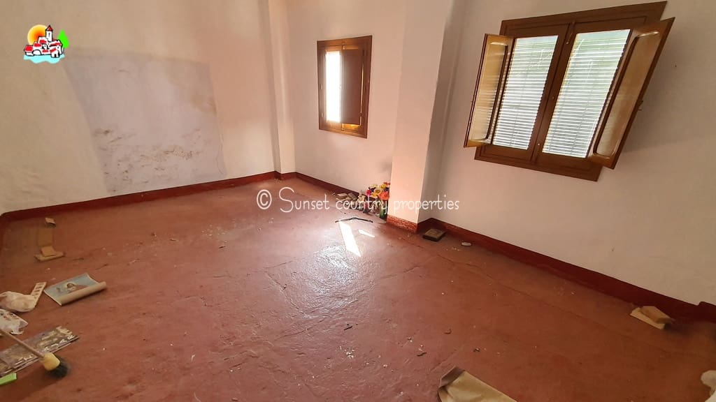 Ruin til salg i Iznajar - € 39.900 (Ref: 8513803)