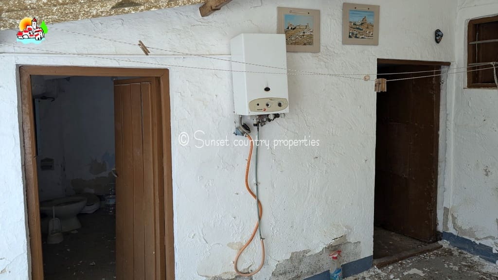 Ruin til salg i Iznajar - € 39.900 (Ref: 8513803)