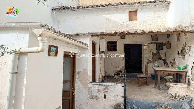 Ruin till salu i Iznájar - 39 900 € (Ref: 8513803)