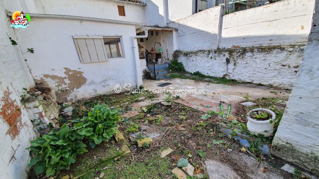 Ruin til salg i Iznajar - € 39.900 (Ref: 8513803)