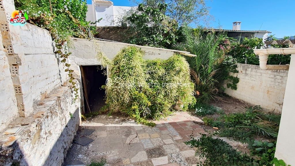 Ruin til salg i Iznajar - € 39.900 (Ref: 8513803)