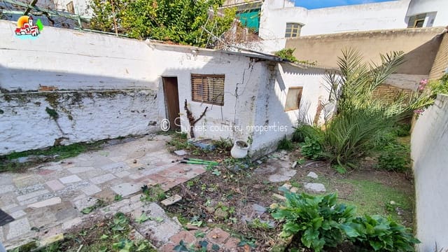 Ruin till salu i Iznájar - 39 900 € (Ref: 8513803)