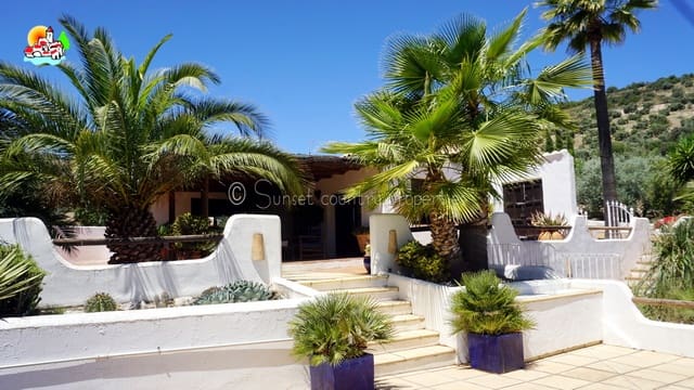 4 camera da letto Finca/Casa di Campagna in vendita in Iznájar con piscina - 449.950 € (Rif: 8848262)