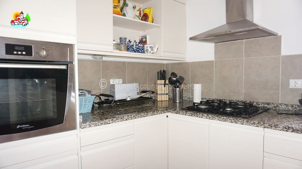 4 soveværelse Finca/Landehus til salg i Iznajar med swimmingpool garage - € 275.000 (Ref: 8880695)