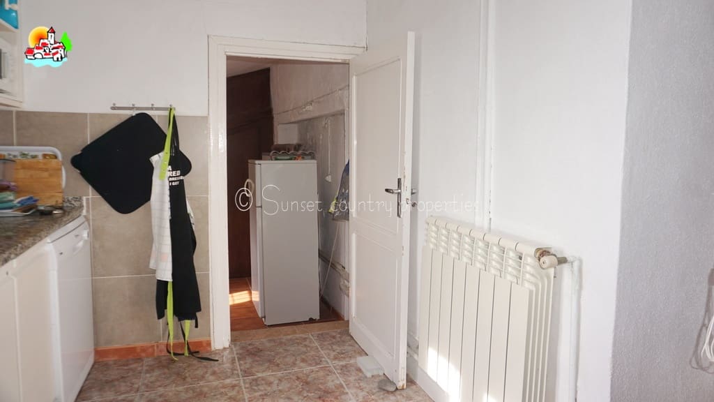 4 soveværelse Finca/Landehus til salg i Iznajar med swimmingpool garage - € 275.000 (Ref: 8880695)