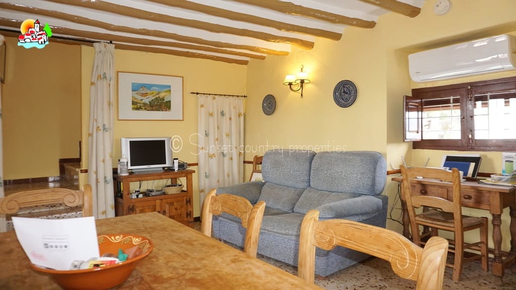 4 soveværelse Finca/Landehus til salg i Iznajar med swimmingpool garage - € 275.000 (Ref: 8880695)