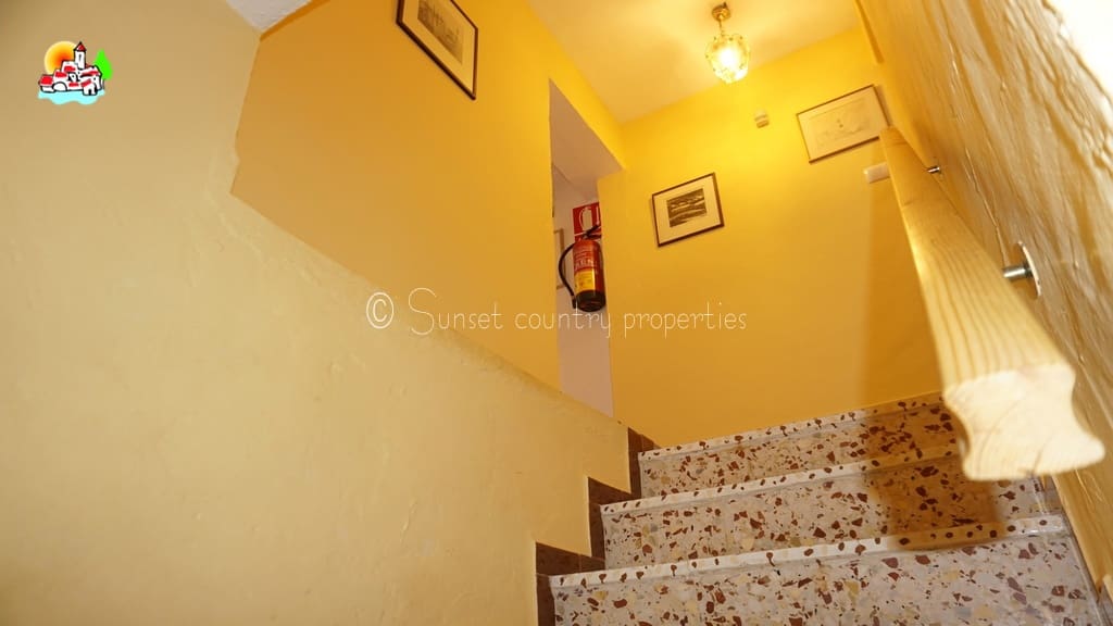 4 soveværelse Finca/Landehus til salg i Iznajar med swimmingpool garage - € 275.000 (Ref: 8880695)