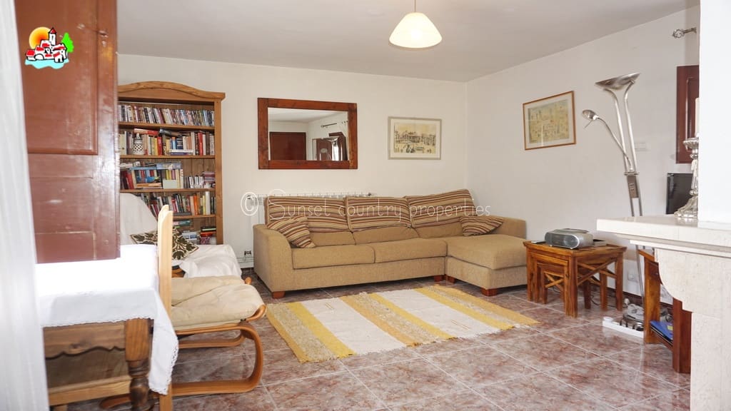 4 soveværelse Finca/Landehus til salg i Iznajar med swimmingpool garage - € 275.000 (Ref: 8880695)