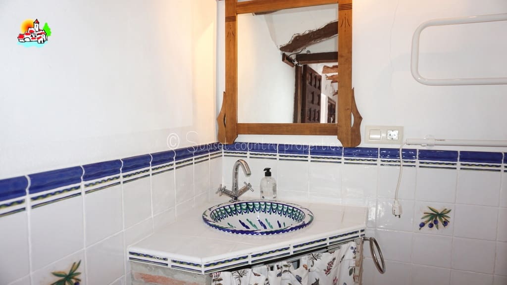 4 soveværelse Finca/Landehus til salg i Iznajar med swimmingpool garage - € 275.000 (Ref: 8880695)