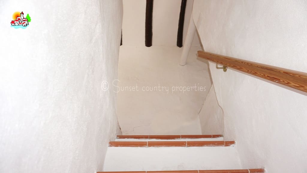 4 soveværelse Finca/Landehus til salg i Iznajar med swimmingpool garage - € 275.000 (Ref: 8880695)