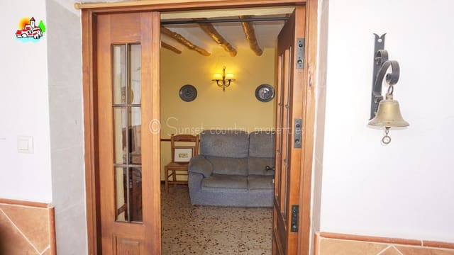 4 soveværelse Finca/Landehus til salg i Iznájar med swimmingpool garage - € 275.000 (Ref: 8880695)