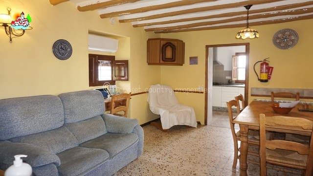 4 soveværelse Finca/Landehus til salg i Iznájar med swimmingpool garage - € 275.000 (Ref: 8880695)