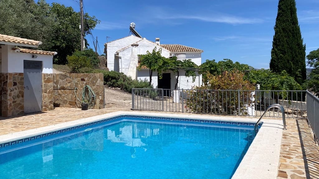 4 soveværelse Finca/Landehus til salg i Iznajar med swimmingpool garage - € 275.000 (Ref: 8880695)