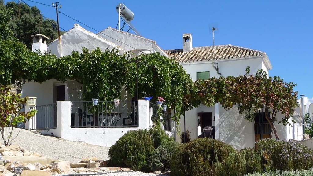 4 soveværelse Finca/Landehus til salg i Iznajar med swimmingpool garage - € 275.000 (Ref: 8880695)