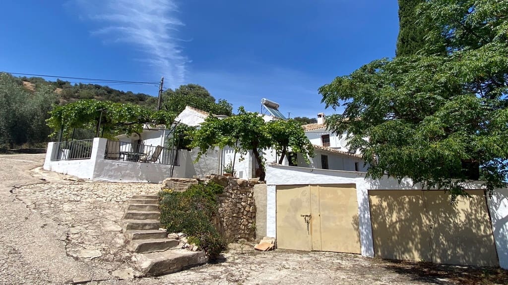 4 soveværelse Finca/Landehus til salg i Iznajar med swimmingpool garage - € 275.000 (Ref: 8880695)