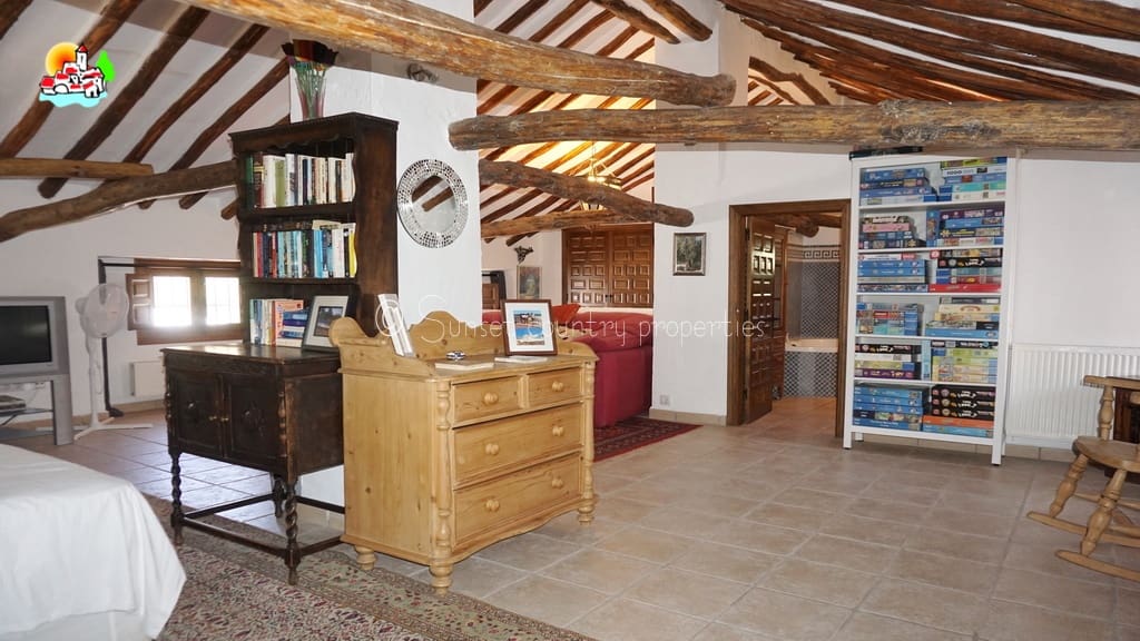 4 bedroom Finca/Country House for sale in Iznajar with pool - € 439,000 (Ref: 9087384)