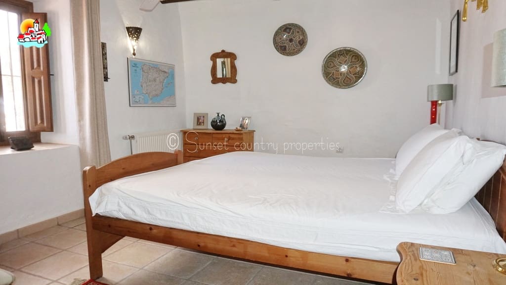 4 bedroom Finca/Country House for sale in Iznajar with pool - € 439,000 (Ref: 9087384)